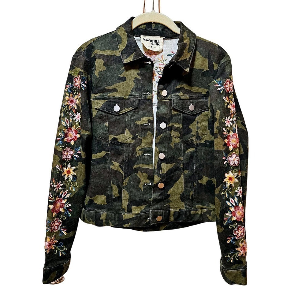 Savanna Jane Camo Jackets S. Floral Embroidery.